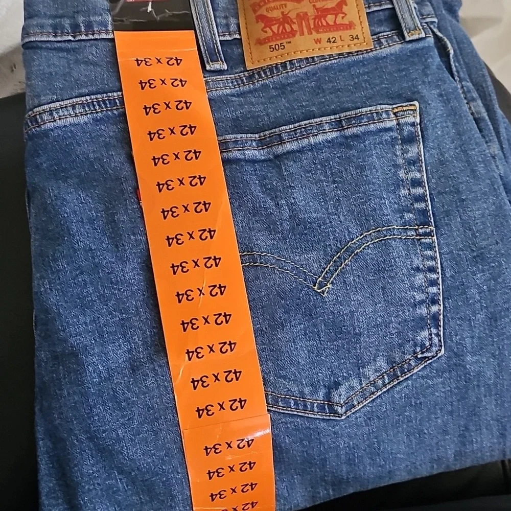 Levi's 505 Men's Regular Sits at Waist Extra Room In Thigh Straight Leg 42X34